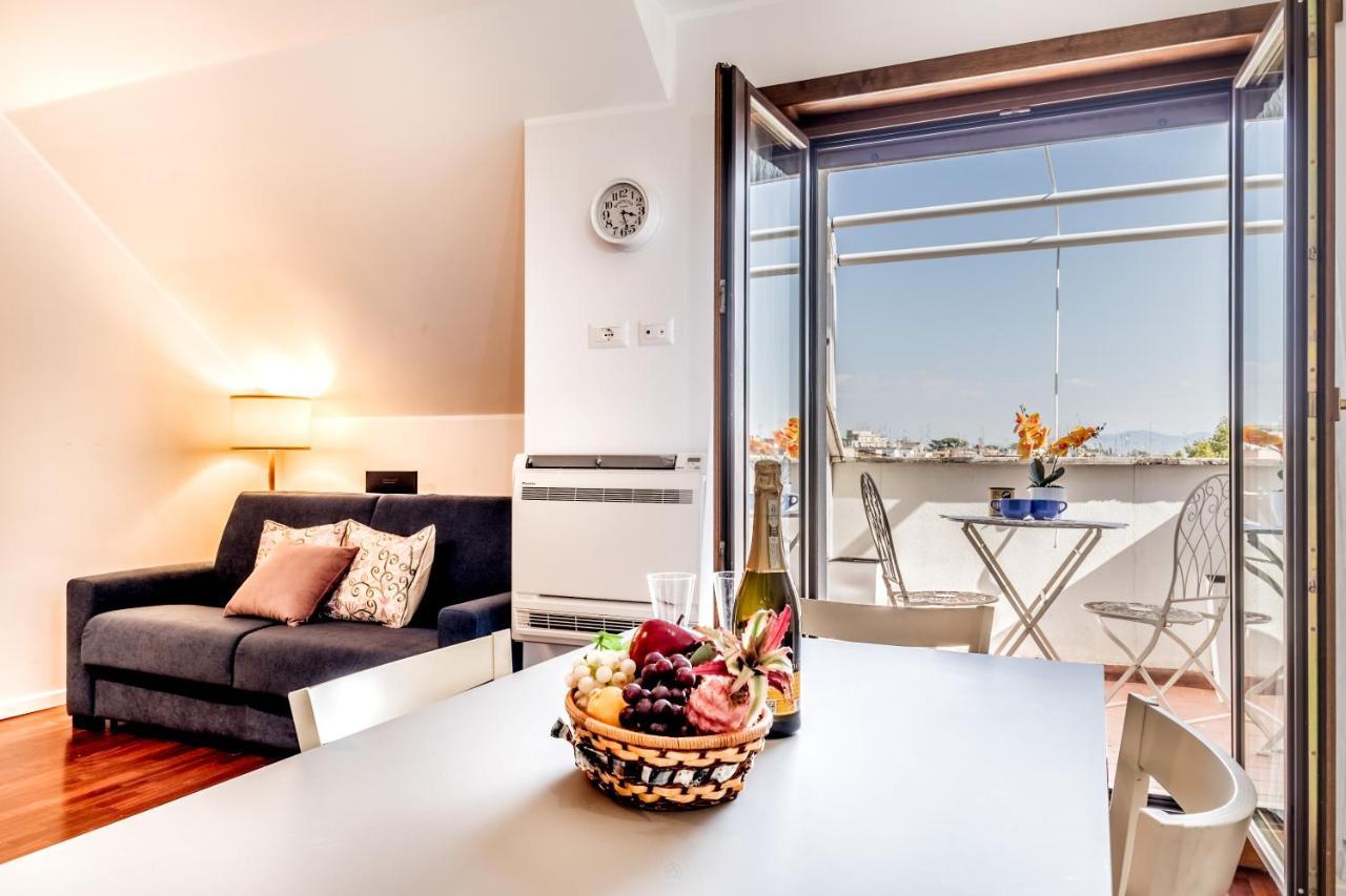 רומא Bbhome Penthouse Bright And Elegant Metro Conca D'Oro מראה חיצוני תמונה